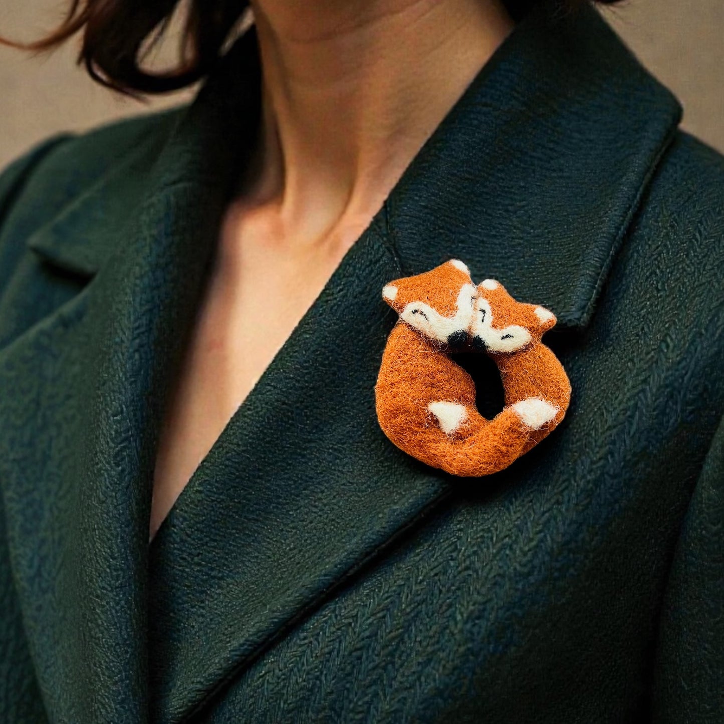 Felt Brooch - Cuddling Foxes