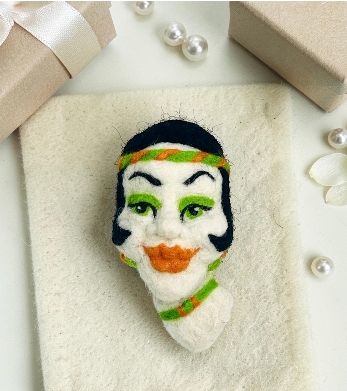 Felt Portrait Brooch - Retro Lady