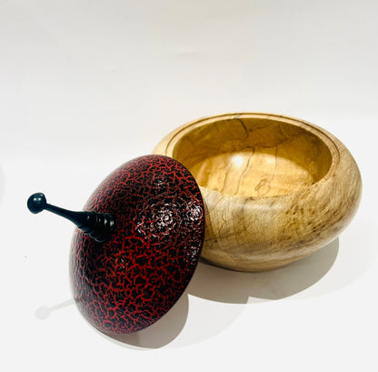 Sycamore Pot with a Crackle-Effect Lid