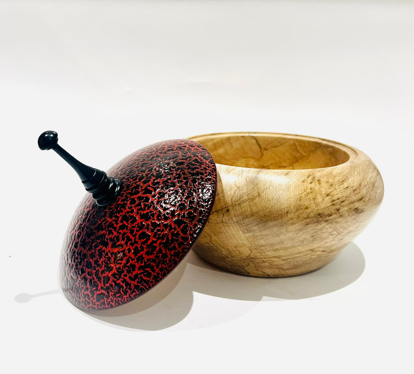 Sycamore Pot with a Crackle-Effect Lid